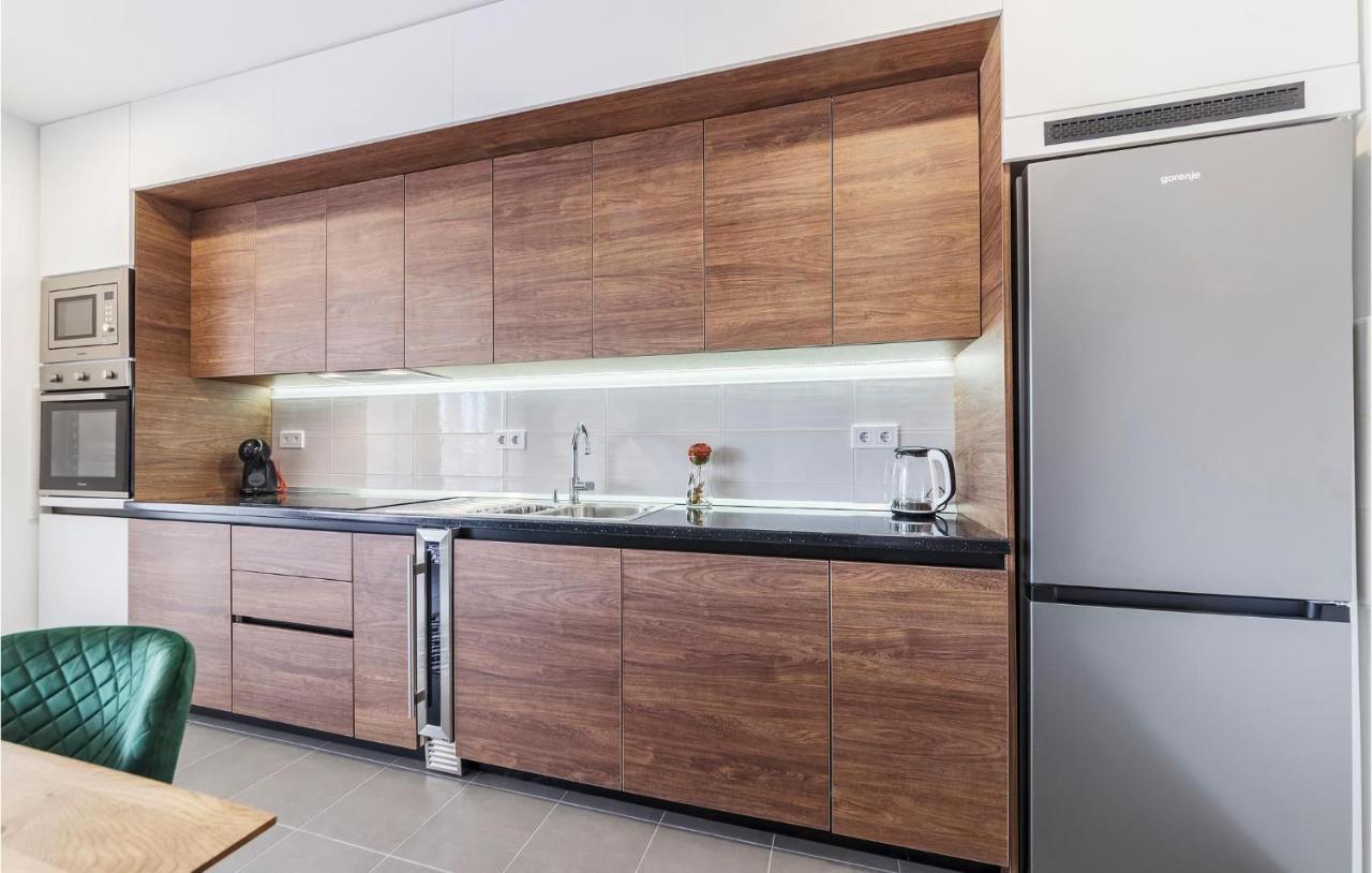 Amazing Apartment In Premantura With Kitchen エクステリア 写真