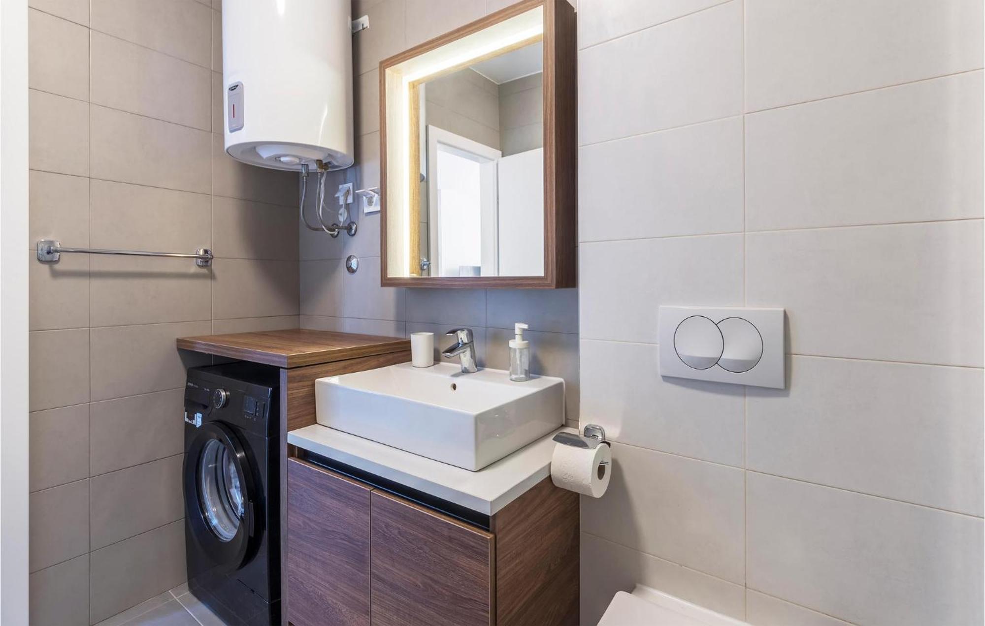 Amazing Apartment In Premantura With Kitchen エクステリア 写真