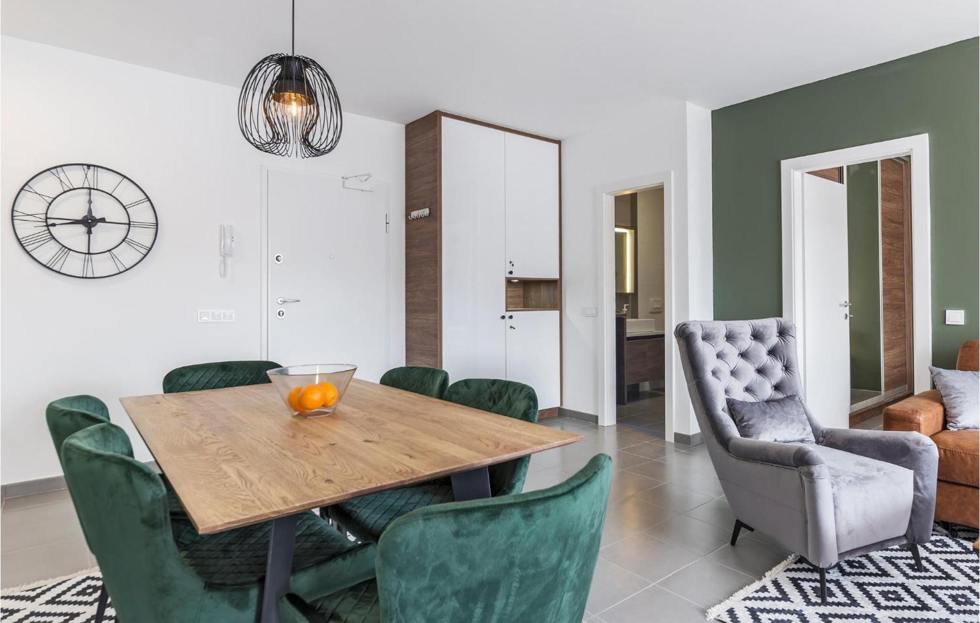Amazing Apartment In Premantura With Kitchen エクステリア 写真