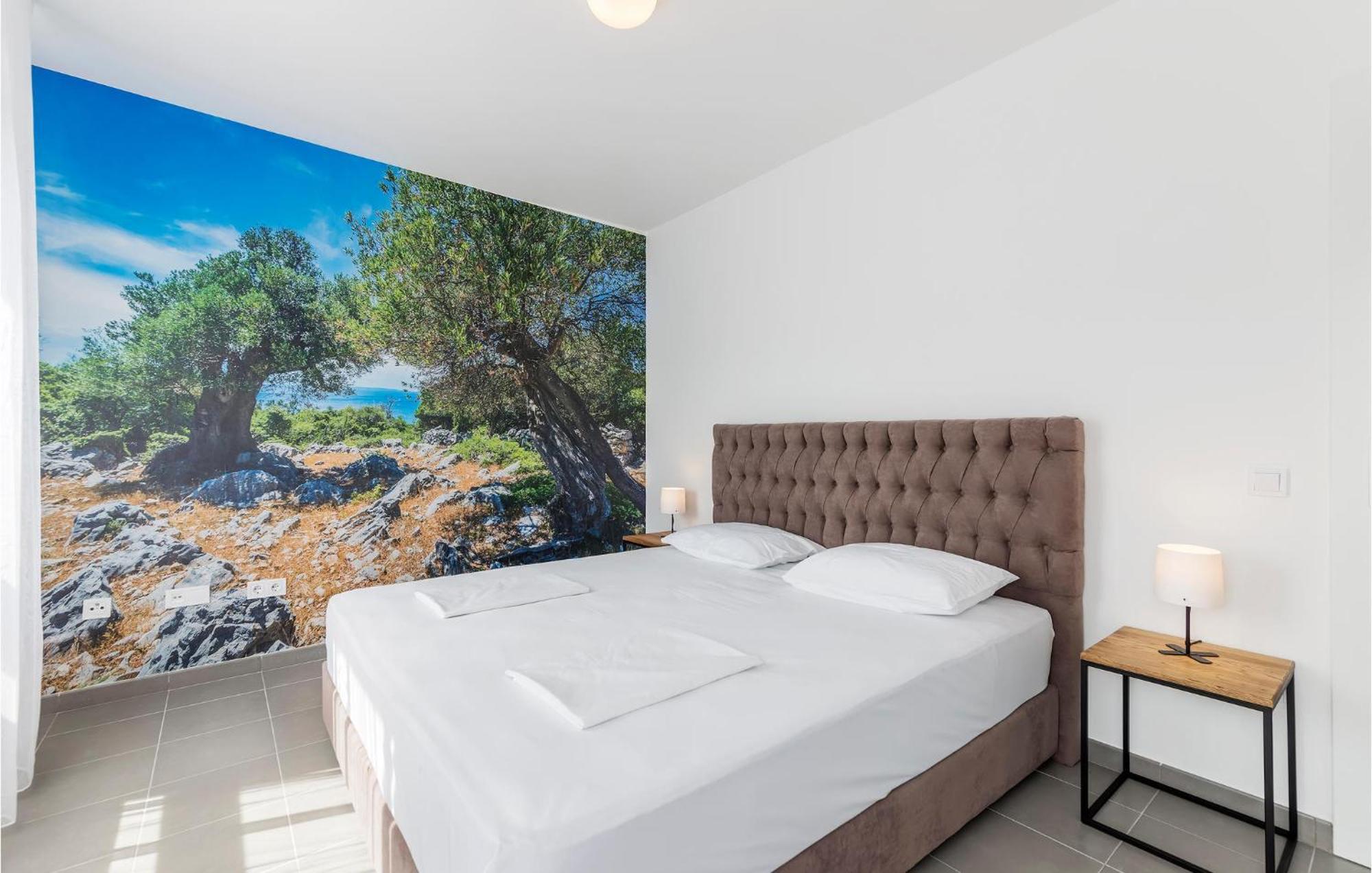 Amazing Apartment In Premantura With Kitchen エクステリア 写真