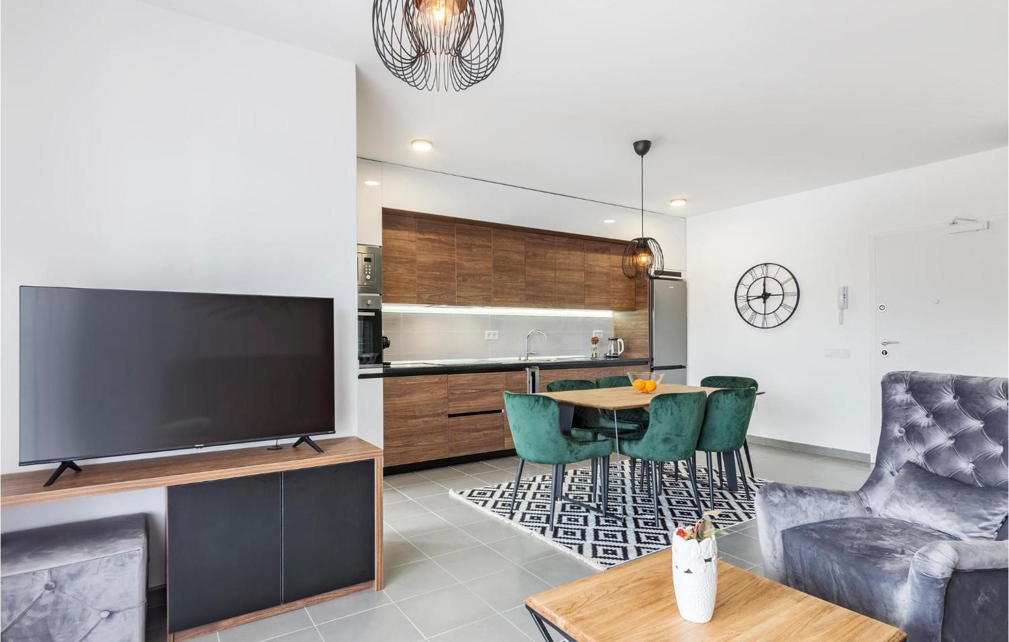 Amazing Apartment In Premantura With Kitchen エクステリア 写真